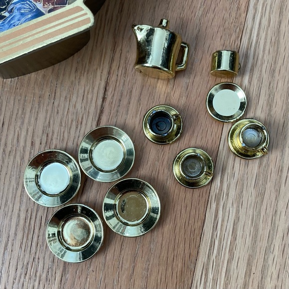 EUC Vintage Miniature Tea Set/Ornament #2177.
B. Shackman Company 1993 - Picture 2 of 14